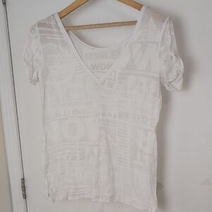 ✨✨ FREE ITEM WITH PURSHASE ✨✨ lululemon White T Shirt